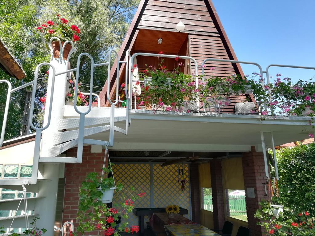 Tiszavirag Nyaralohaz Villa Segedin Dış mekan fotoğraf
